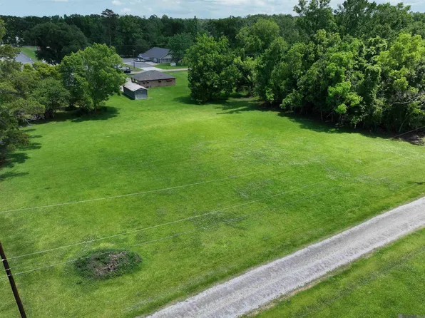 E Valmond St, Gonzales, LA 70737