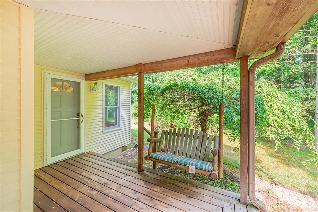 3 bed, 2.0 bath, 2783 sqft, $2,500 — Photo 2