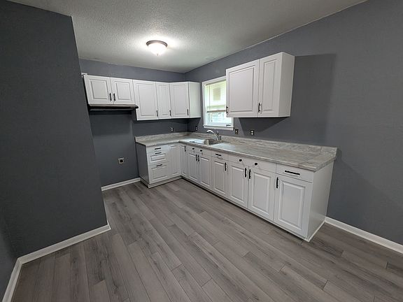5th image of 625 Louis St