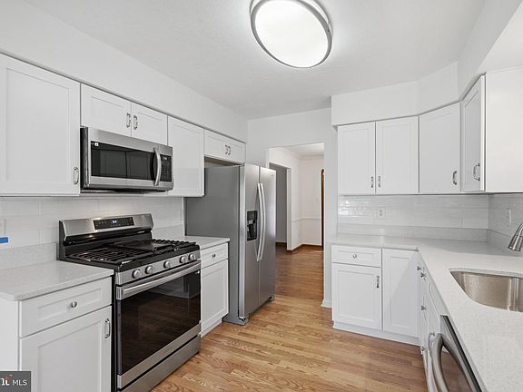 4th image of 9 Duvall Ln