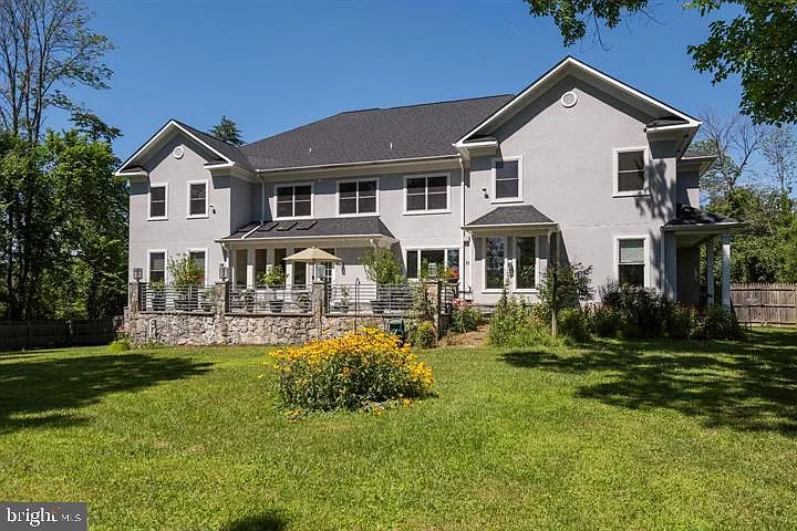 10 bed, 8.5 bath, 12000 sqft, $12,500 — Photo 2