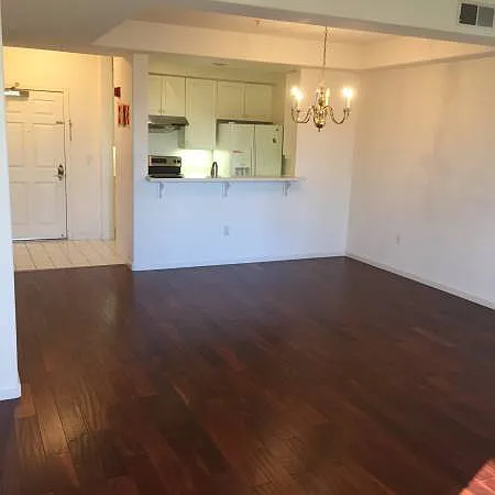 1951 Ofarrell St #311 — Photo 5