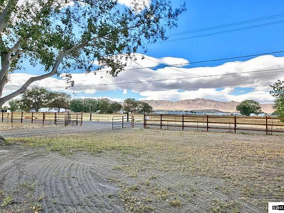 3rd image of 4 Green Acres Ln