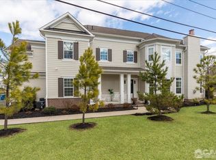 1 Hamilton Dr, Cranbury, NJ 08512