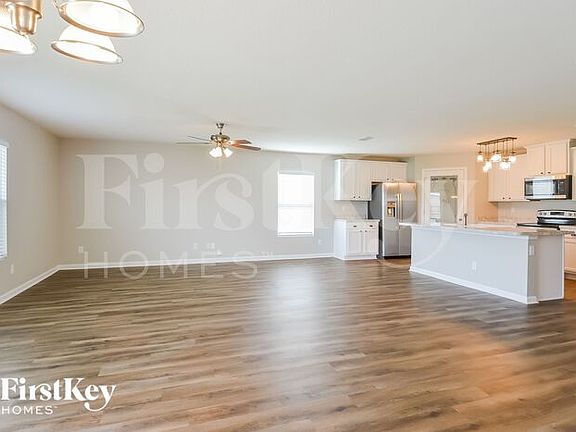 4th image of 212 Blue Creek Way St