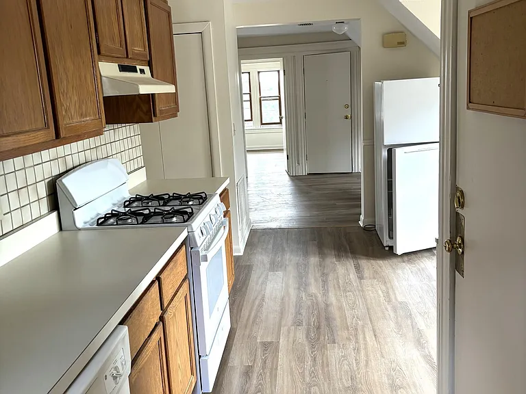1310 Stanley St #3 — Photo 4
