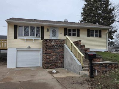 1206 10th Ave N, Clinton, IA, 52732