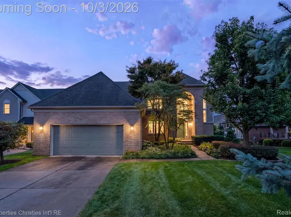 7894 Glacier Club Dr, Washington, MI 48094