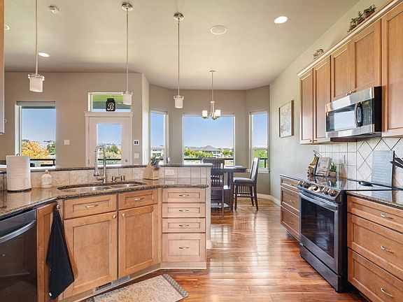 3rd image of 100104 Hillview Dr