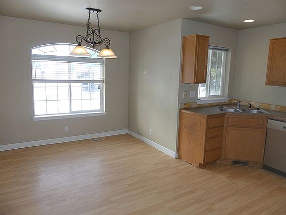 4th image of 407 Virginia Blvd