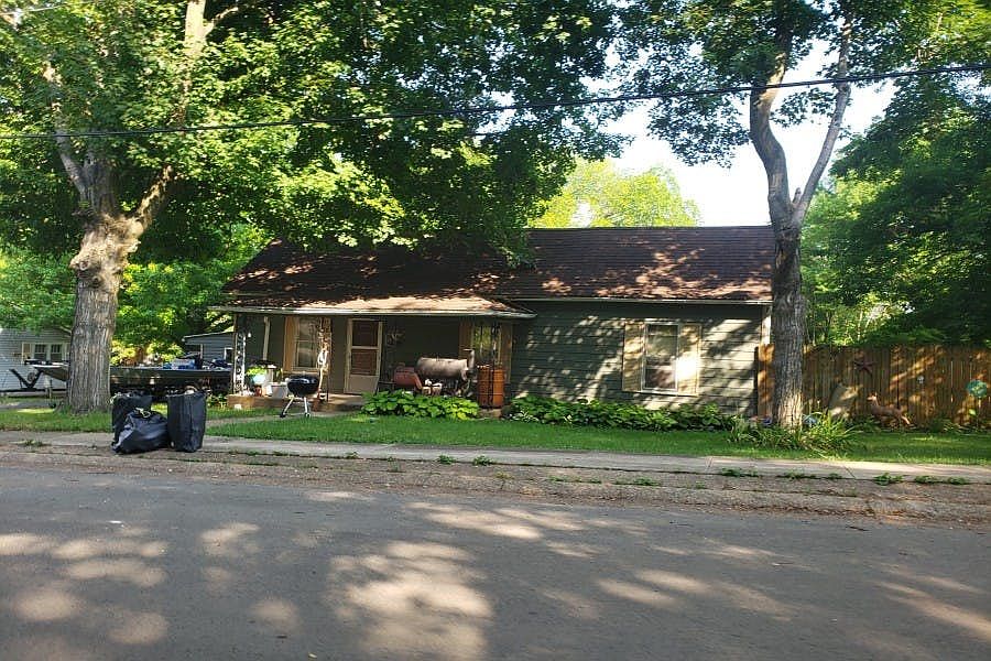 1st image of 408 Reuter St