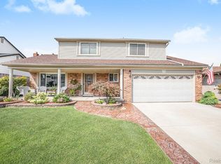 9678 Sil St, Taylor, MI 48180