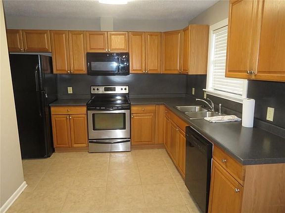 4th image of 841 Fairfield Ave