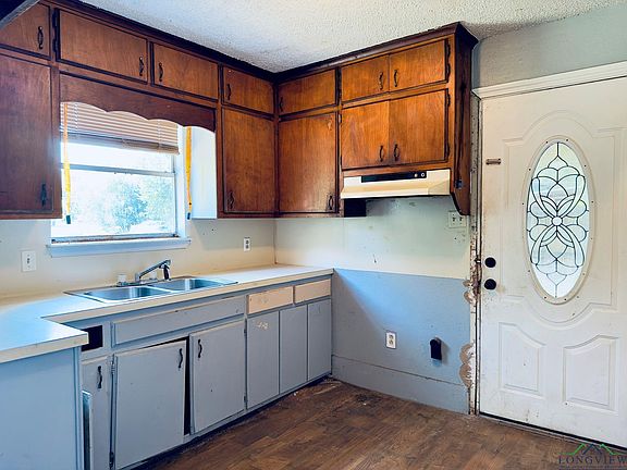 4th image of 383 Glazner St