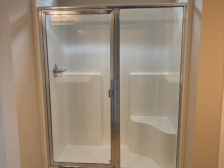Primary en-suite bath