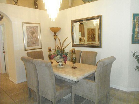 5th image of 13 Valleywood Dr