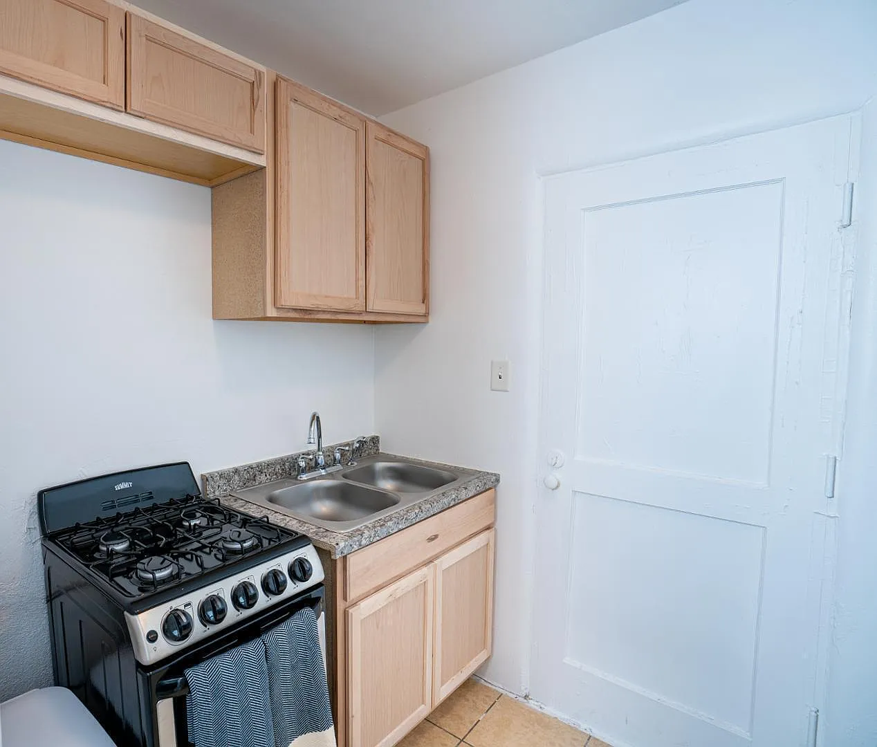 1 bed, 1.0 bath, 400 sqft, $1,075 — Photo 3