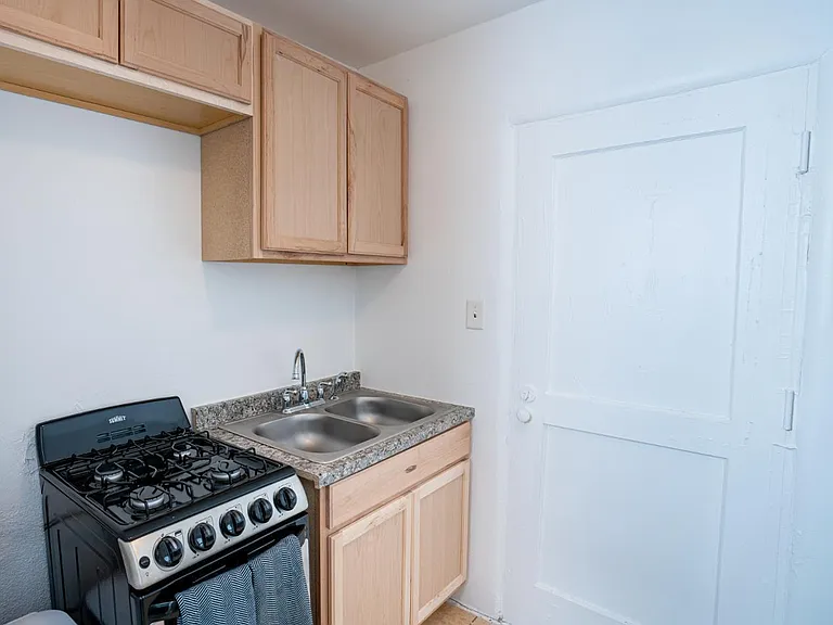 545 Cedar St SE #13 — Photo 3