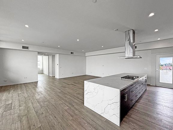 2nd image of 3047 N Park Way N Unit 302