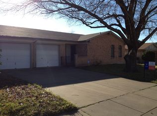 805 Rockledge Dr, Saginaw, TX 76179