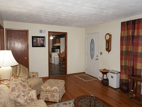 5th image of 11 Holly Ln