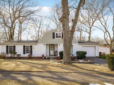 16 College Hills Drive, Farmingville, NY, 11738