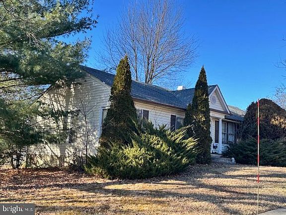 3rd image of 1613 Burris Rd