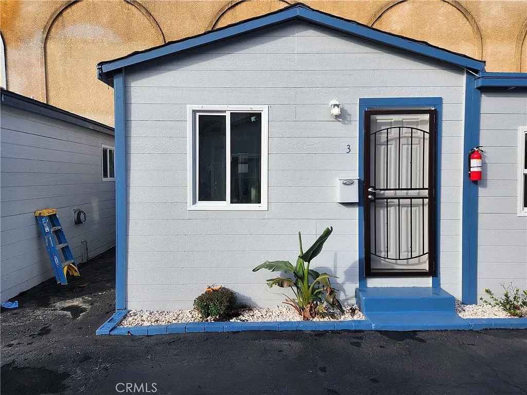 Studio, 2520 sqft, $1,700 — Photo 1