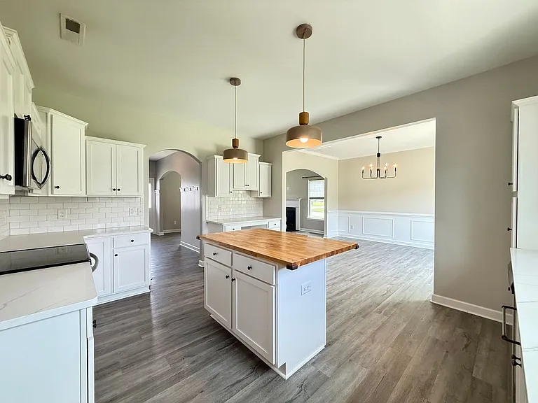 303 Breezeway Dr — Photo 22
