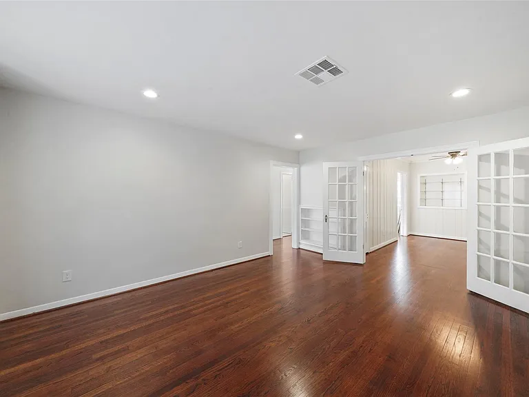 906 Gale St — Photo 5