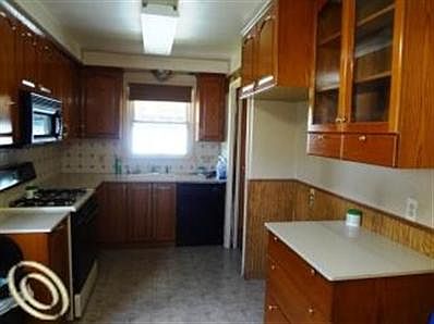 4th image of 16751 Sarmorr St
