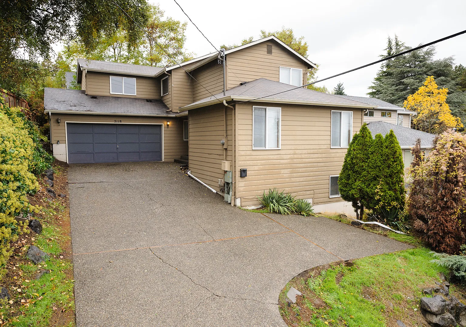 8bed, 4 BA House, Close to University Village!! — Photo 1