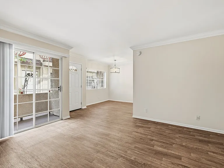 908 S Shenandoah St #103 — Photo 5