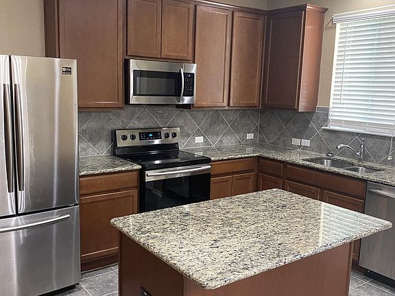 5th image of 3216 Claymore St