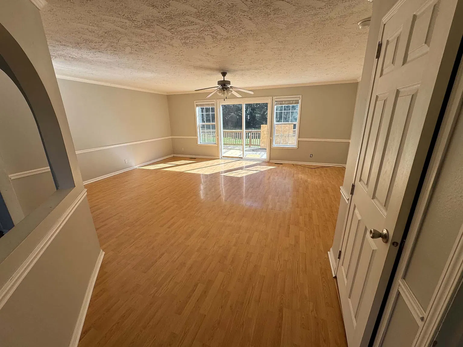 3 bed, $1,600 — Photo 4