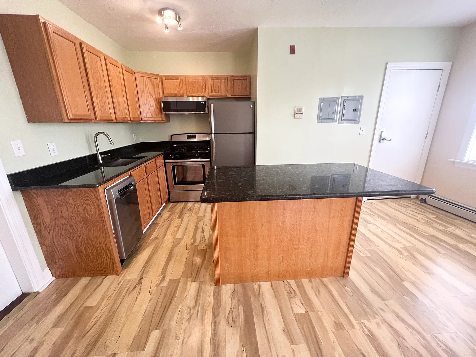 83 America St — Photo 3