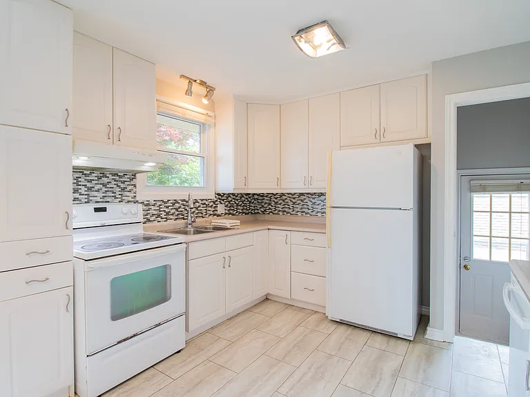 15 Sheridan Dr — Photo 6