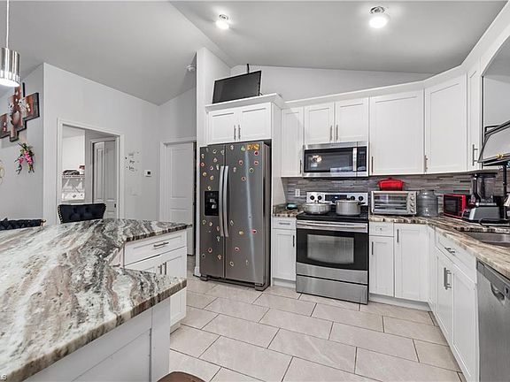 3rd image of 2618 Helen CIR