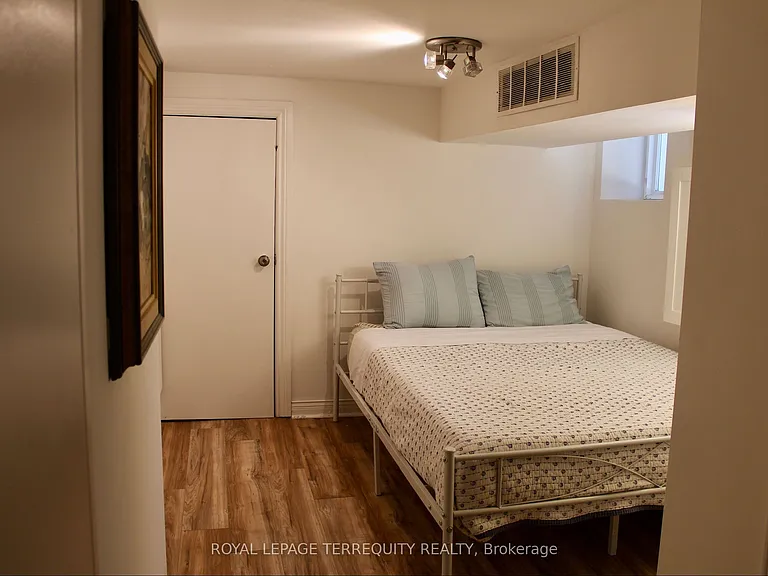 140 Wolverleigh Blvd #LOWER — Photo 17