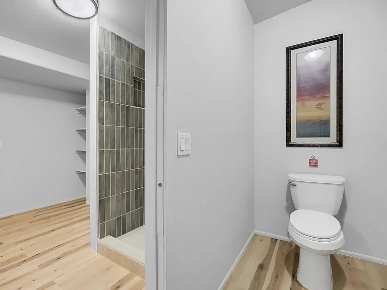 Riverside Suites — Photo 47