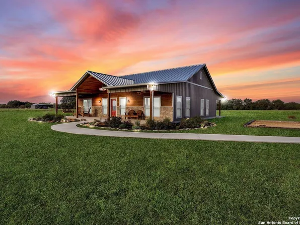 1037 CR 355, Hondo, TX 78861