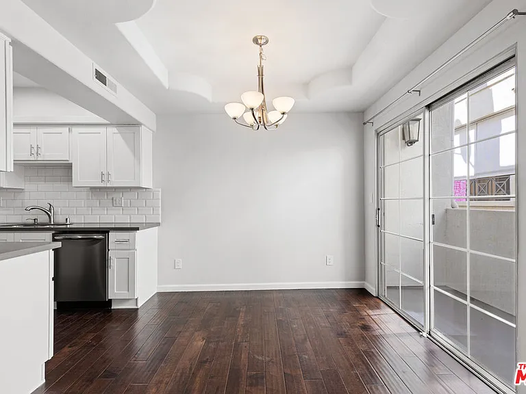 10627 Moorpark St #8 — Photo 7