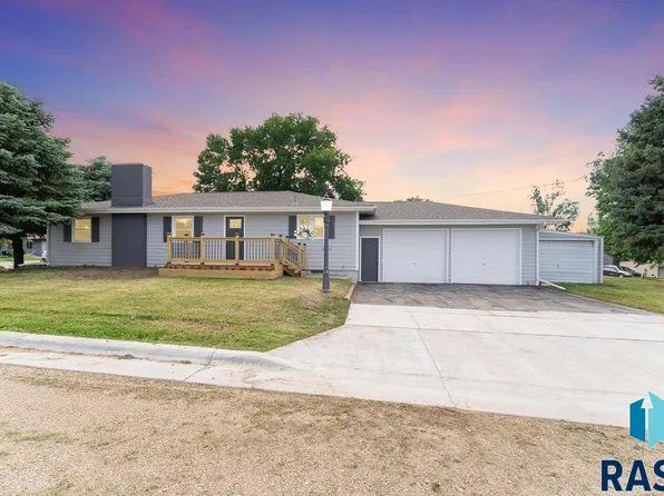591 E 1st St, Parker, SD 57053
