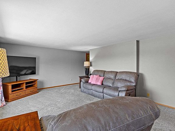 3rd image of 116395 RIVERSIDE ROAD