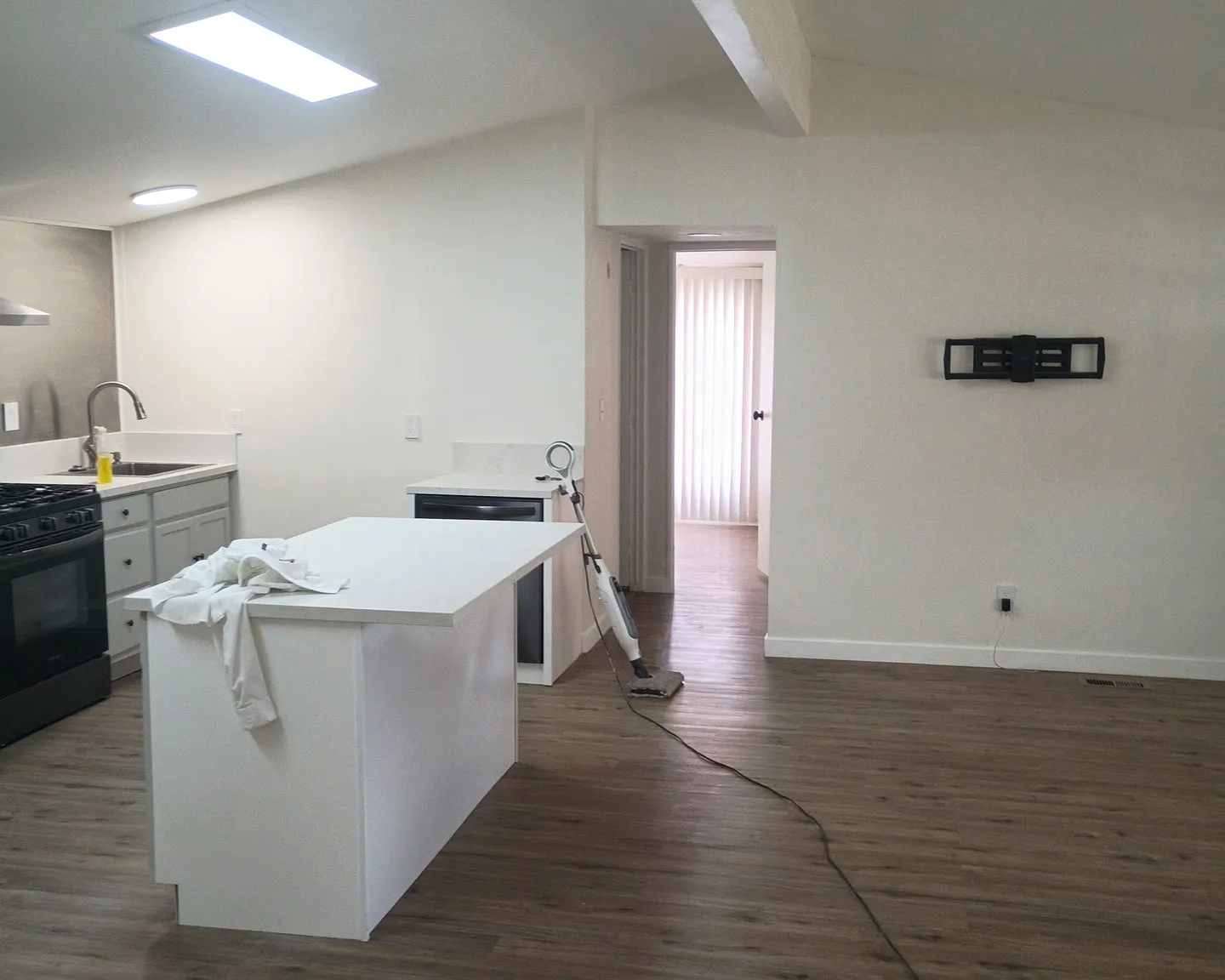 3 bed, $1,400 — Photo 3