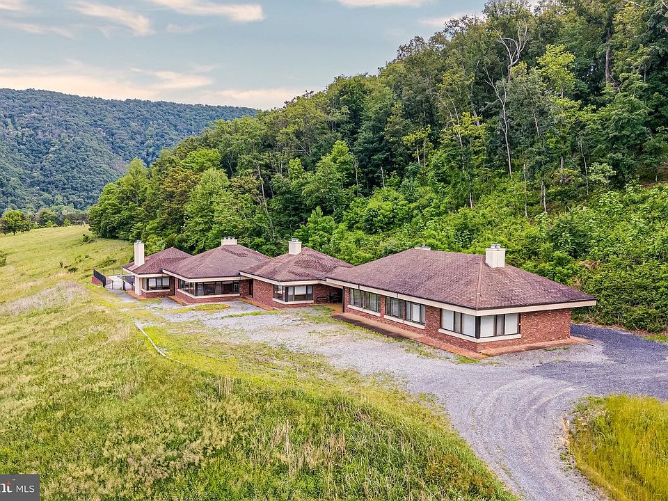 1st image of 895 Fishers Rd