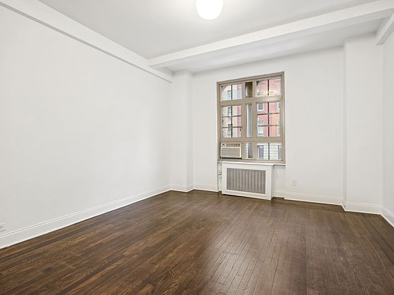 4th image of 208 W 23rd St APT 404