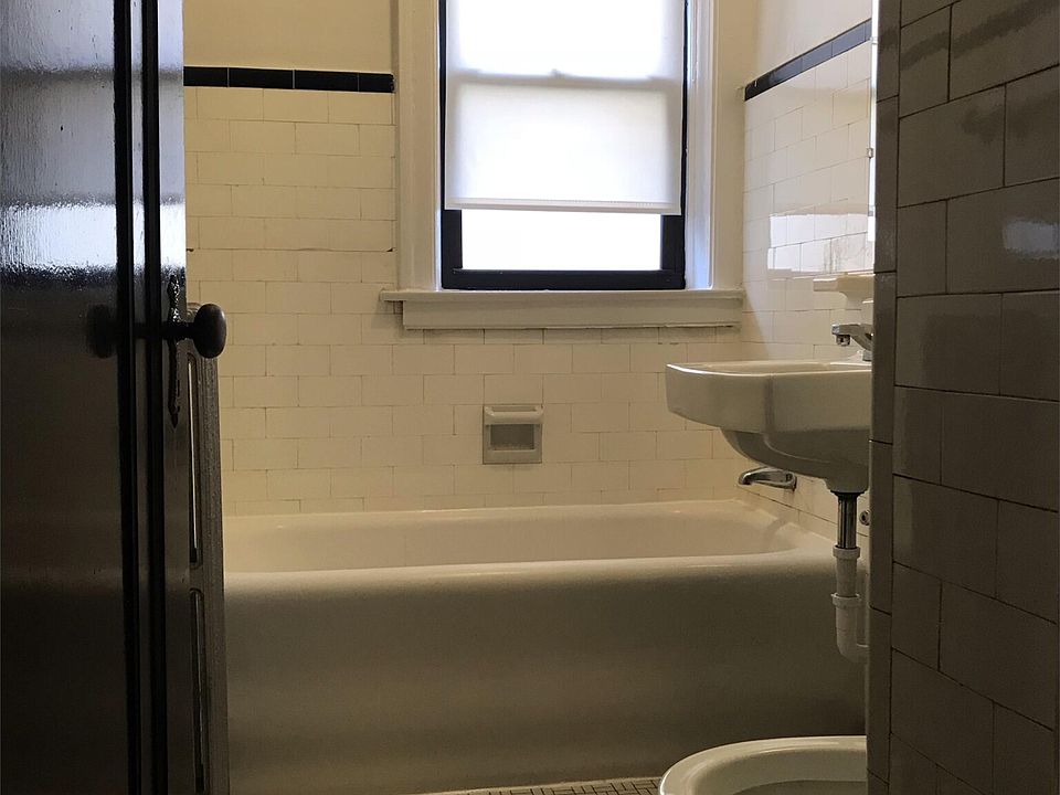 2nd image of 1635 W 83rd St APT 102