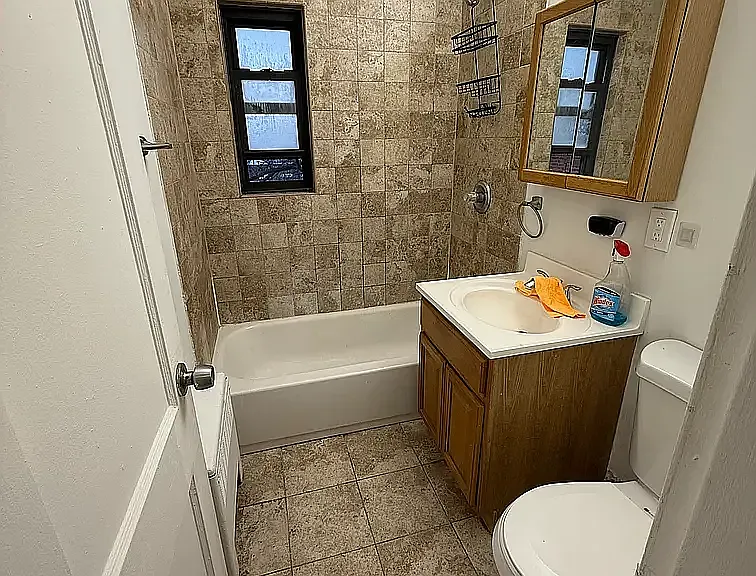 E Curtis St — Photo 12
