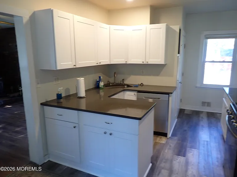 1490 Davidson Ave — Photo 15